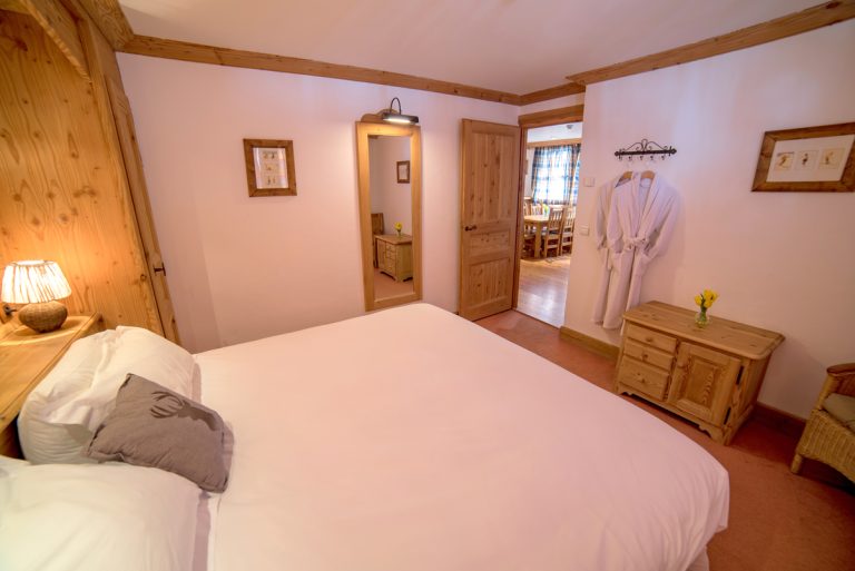 Bedroom 1 (suite)